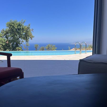 Plethora Luxury Suites Rodhiá Eksteriør billede